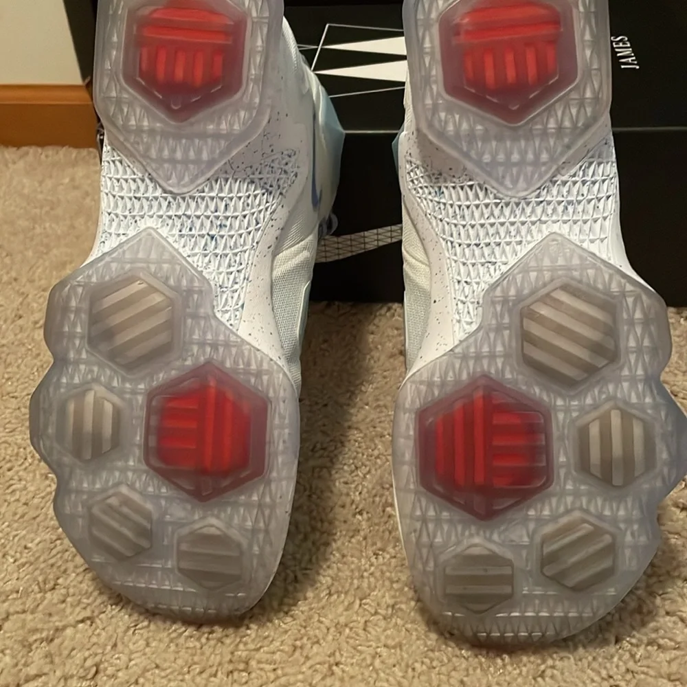 Nike Lebron XIII XMAS men’s size 10 1/2 - Picture 10 of 13